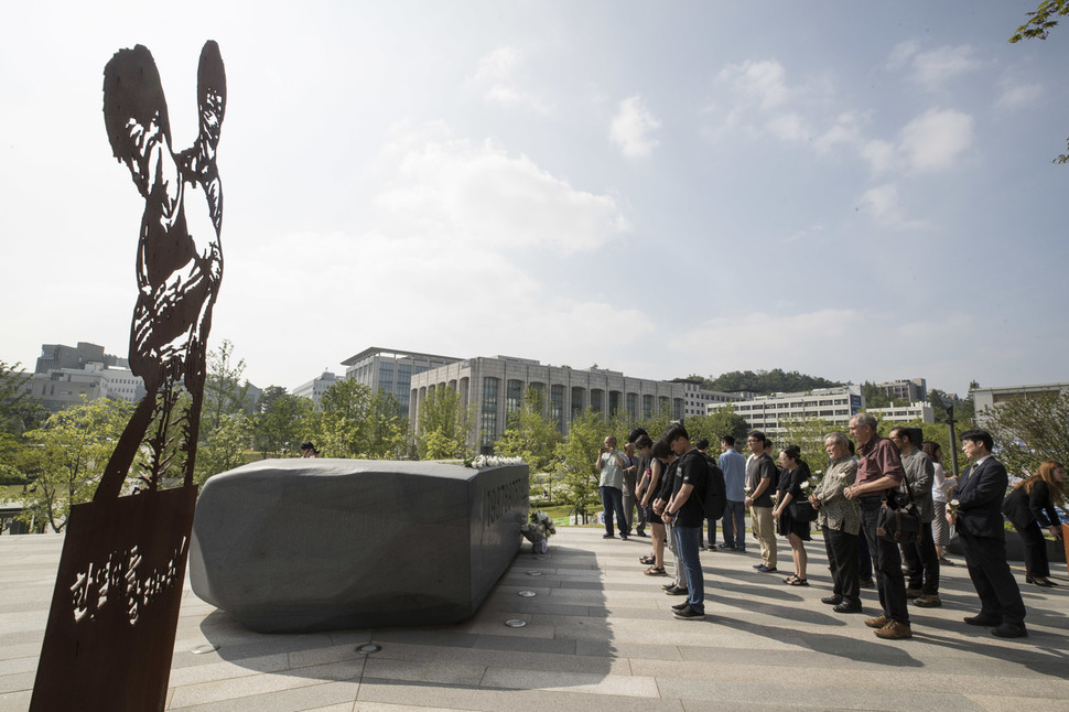 ‘제31주기 이한열 추모제’가 8일 오후 서울 서대문구 연세대학교 이한열동산에서 열리고 있다. 김성광 기자