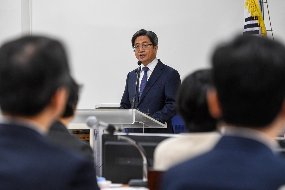 김명수 대법원장이 4월9일 경기 고양시 사법연수원에서 열린 '전국법관대표회의'에 참석해 인사말하고 있다. 사진공동취재