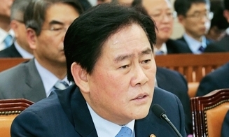‘국정원 1억 뇌물’ 최경환 의원에 징역 8년 구형