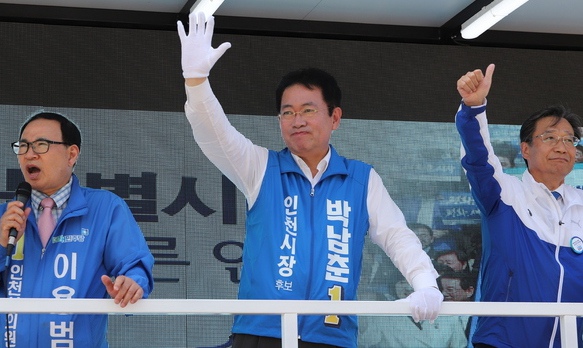 인천시장 후보, 유세 마지막 날에도 ‘이부망천’ 책임 공방