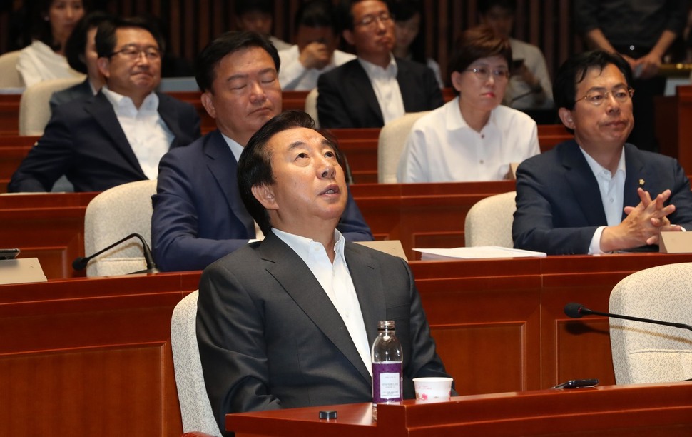 김성태 자유한국당 대표 권한대행(원내대표)가 15일 오후 국회에서 열린 의원총회에서 생각에 잠겨 있다. 강창광 기자 chang@hani.co.kr