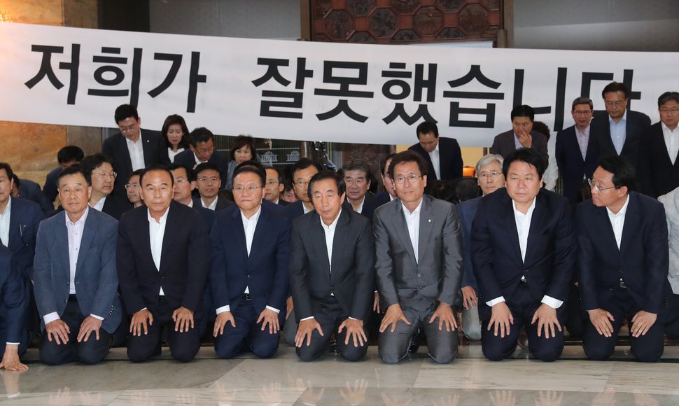 한국당 대혼돈…참패 책임론·쇄신방향 싸고 분분