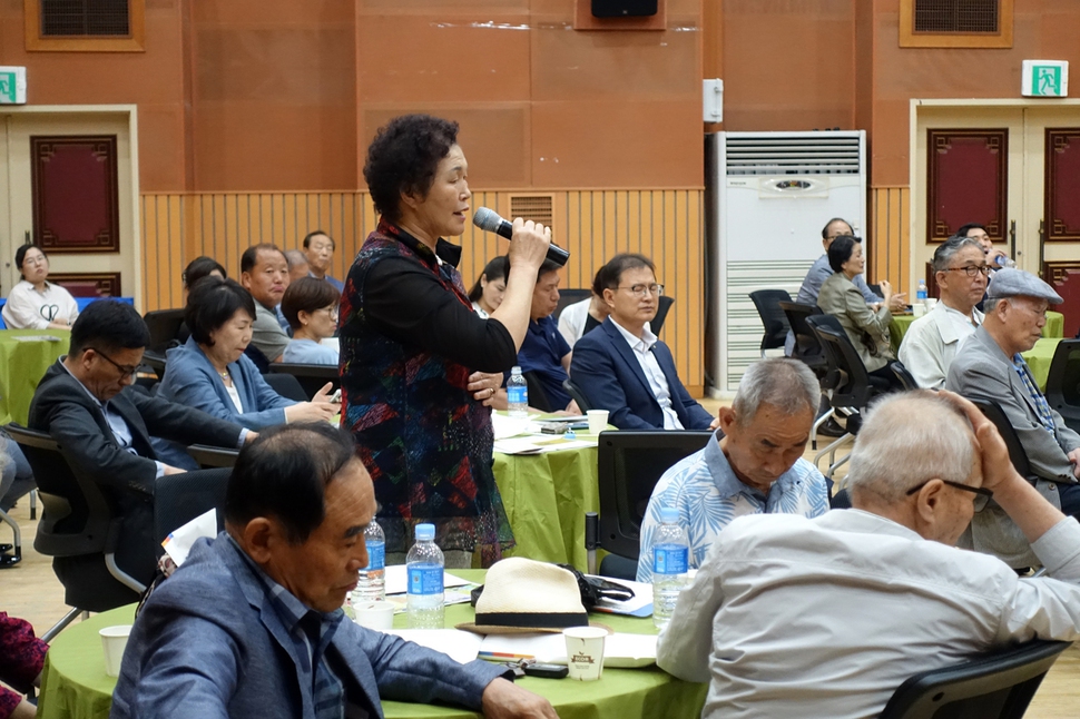 18일 경기도 고양시 일산동구청 대강당에서 열린 금정굴 토론회에서 채봉화 금정굴유족회장이 금정굴 평화공원 조성을 촉구하고 있다. 박경만 기자