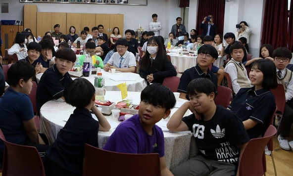 ‘전교생 29명…작은 학교여서 발랄한 교육실험 가능해요”