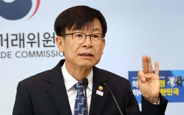 김상조 공정거래위원장이 지난 2월22일 정부세종청사 공정위 기자실에서 공정거래법 집행 체계의 개선 논의 결과를 발표하고 있다. <한겨레> 자료사진.