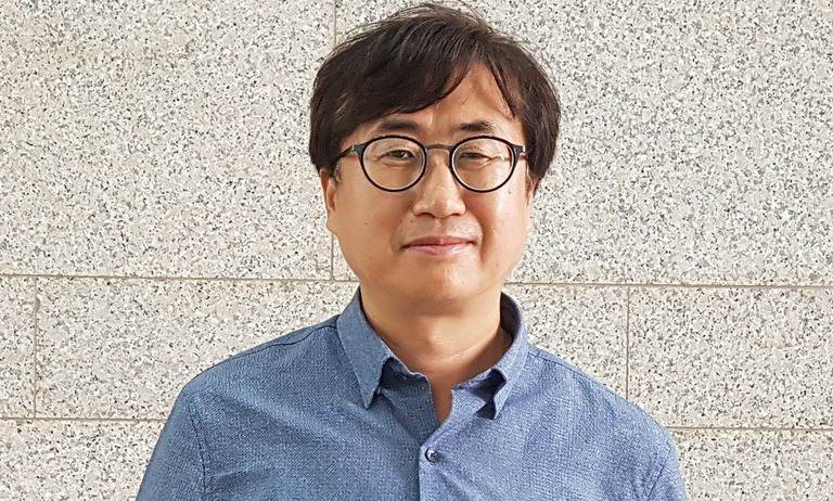 자유한국당 텃밭 부산서 시의원 된 시민사회단체 상근 활동가