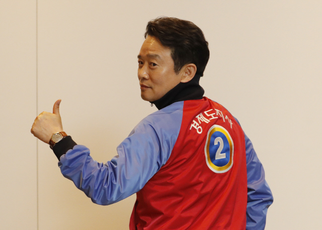 남경필 자유한국당 경기도지사 후보가 19일 오후 경기 수원시 한 호텔에서 포즈를 취하고 있다. 수원/박종식 기자 anaki@hani.co.kr