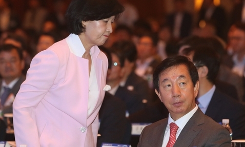 [한겨레 사설] 여야, 국회 원 구성 놓고 티격태격할 때 아니다