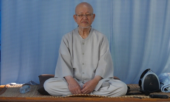 “비구계 받은 적 없는 설정 ‘종단 최고 지도자’ 자격 없지요” 