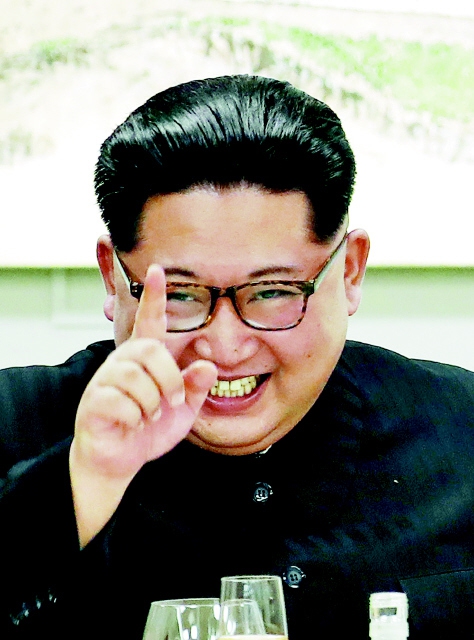 4월27일 판문점 남북정상회담 뒤 연회 때의 김정은 북한 국무위원장. 사진공동취재단