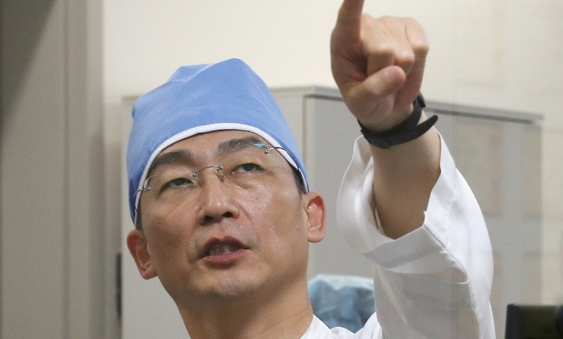 ‘이국종 비대위원장 고사’에 한국당-바른미래당 설전