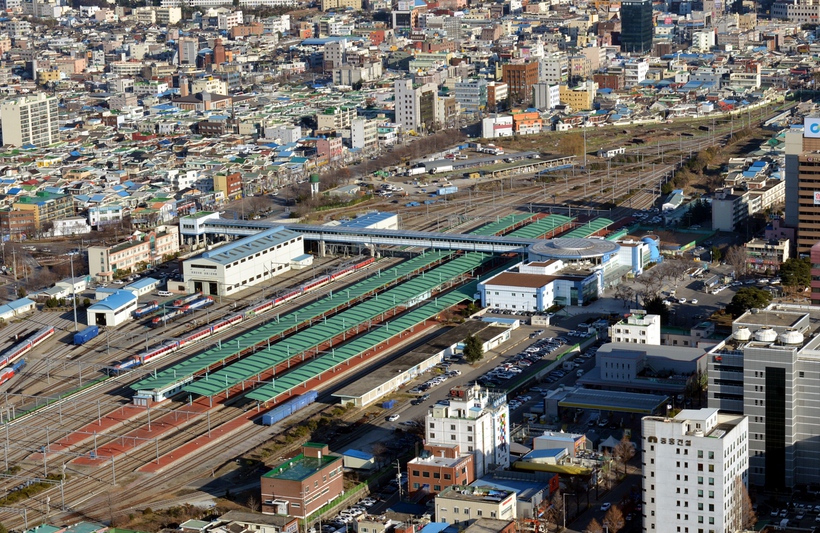 광주시는 국토교통부의 도시재생 뉴딜사업 공모에 ‘광주역전, 창의문화산업 스타트업 밸리 조성사업’을 신청했다. 500억원을 들여 광주역 주차장과 역사 안 공간 등 49만5000㎡에 청년 신생벤처 단지를 조성하겠다는 것이다.광주시 제공