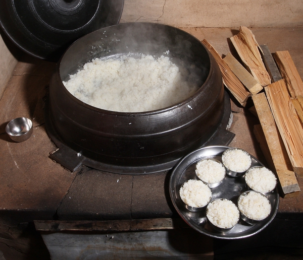 경기도의 밥맛이 좋기로 소문이 난 한 식당의 밥. 박미향 기자