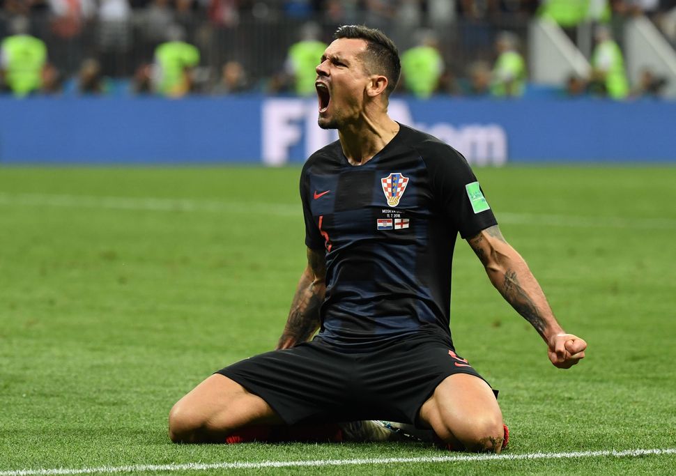  A photo of a Cortés reporter in glbad covering "normal". FIFA World Cup 2018 FIFA World Cup Croatia and England are on 12 (US time) on the 12th at Rusutsu Stadium in Moscow, where Dejan Lobren roars in his first World Cup final. Moscow / AFP NEWS 