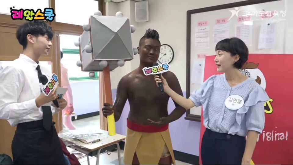 경기도 의정부고등학교 3학년 학생들이 16일 오전 졸업사진 촬영을 하고 있다. 촬영 현장은 경기도교육청 방송 프로그램인 ‘레알 스쿨’을 통해 공개됐다. 경기도교육청 유튜브 갈무리