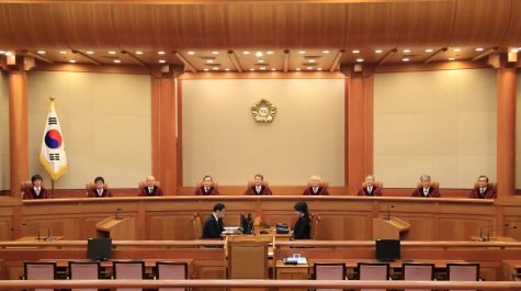 재판정에 나선 헌법재판관들. 연합뉴스 사진