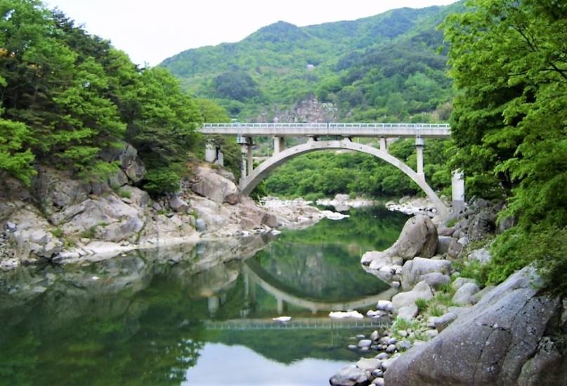 지리산 절경으로 꼽히는 용유담. 지리산댐을 건설하면 용유담을 포함한 경남 함양군 휴천면·마천면 일대 4.2㎢가 물에 잠기게 된다. 최상원 기자