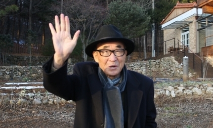 고은 시인, ‘성폭력 의혹’ 폭로 최영미 시인에 손해배상 청구