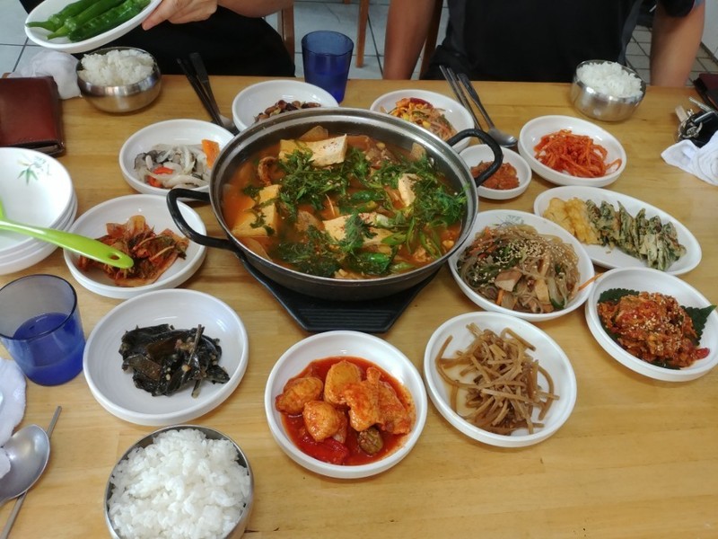 통영에 있는 ‘팔도식당’의 ‘눈볼대 매운탕’. 사진 김현정 요리사 제공