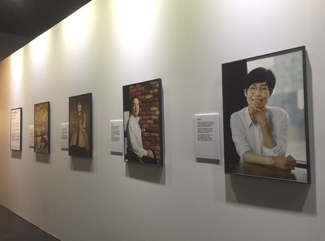 국가인권위원회 부산인권사무소는 28일까지 부산시청 2층 제1전시실에서 장애인 인권 사진전 ‘차별을 넘어 희망으로’를 열고 있다. 부산인권사무소 제공