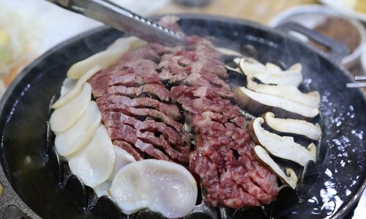 “고기를 가위로 잘라요?” 외국인 궁금증 300선 13개 언어로 제공