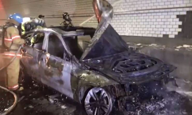 인천북항 해저터널서 ‘리콜대상’ BMW GT차량 주행 중 또 화재