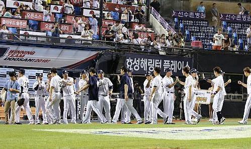 두산, 역대 최고 ‘불방망이’ 눈앞