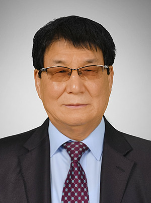 <광주광역시시각장애인연합회 40년사>를  펴낸 연합회 최삼기 회장.