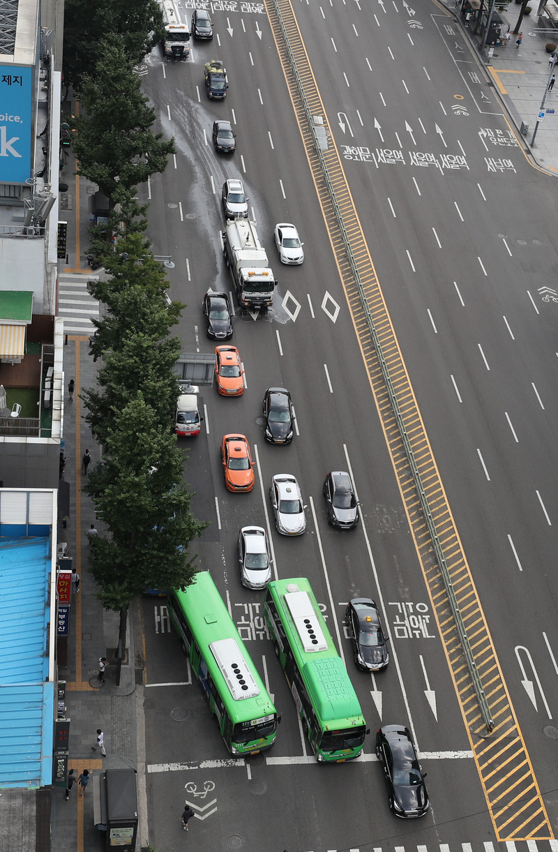 여름철 서울 시내 도로 모습. <한겨레> 자료사진