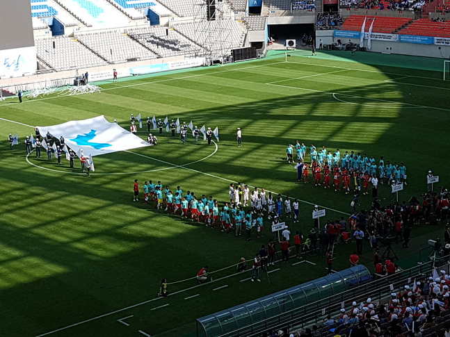 11일 서울 마포구 상암 월드컵경기장에서 남북노동자통일축구대회가 열렸다.