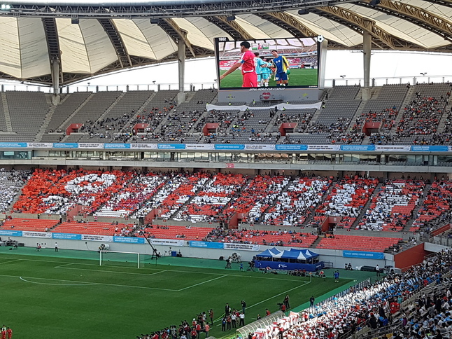 11일 서울 마포구 상암 월드컵경기장에서 남북노동자통일축구대회가 열렸다.