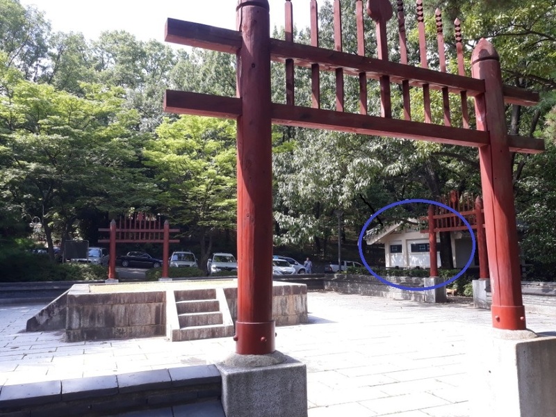 광주시 남구 사동 사직공원 안에 있는 사직단 바로 옆에 공용화장실(원안)이 있다.