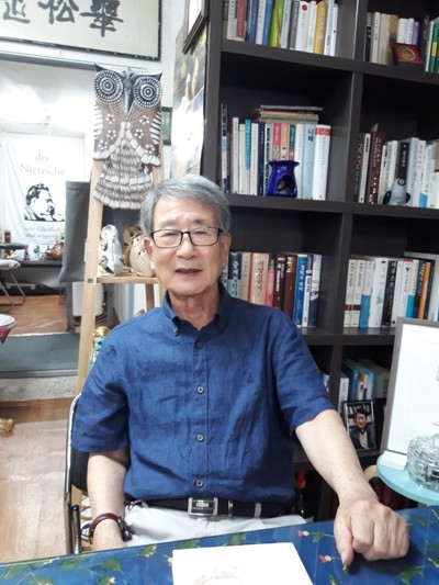 철학자로서 인문학 대중화 운동에 앞장서 온 성진기 전 전남대 명예교수. 사진 정대하 기자
