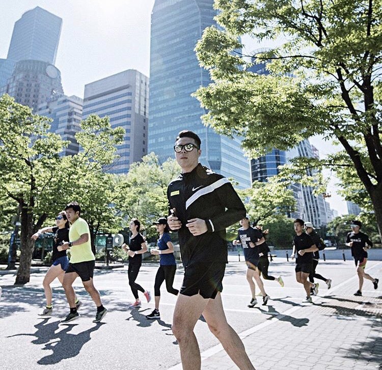 서울 마포구 여의도공원에서 페이서 문경배씨가 사람들과 달리고 있다. 문경배 제공