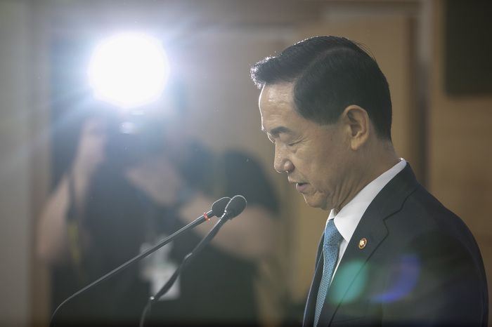 김상곤 부총리 겸 교육부장관이 17일 오전 서울 종로구 정부서울청사 별관 브리핑실에서 ’2022학년도 대학입학제도 개편방안 및 고교교육 혁신방향’을 발표하고 있다. 김성광 기자 flysg2@hani.co.kr