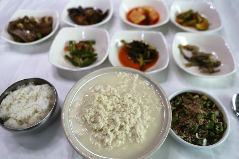 증평 율리 마을 율리손두부식당의 순두부.   이병학 선임기자