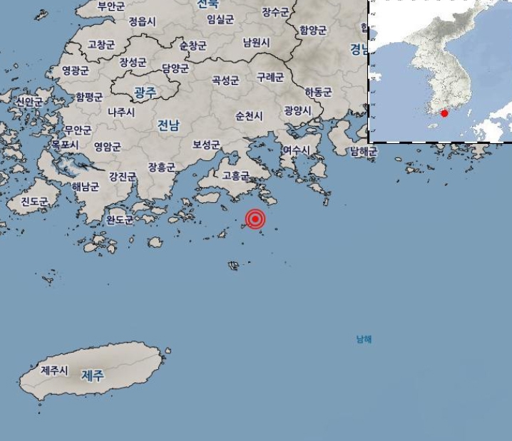 기상청은 24일 오후 9시28분께 전남 고흥군 남남동쪽 34㎞ 해역에서 규모 2.1의 지진이 발생했다고 밝혔다. 기상청 관계자는 "해상에 발생한 비교적 작은 규모의 지진으로 피해가 발생하지 않을 것으로 보인다"고 밝혔다. 연합뉴스