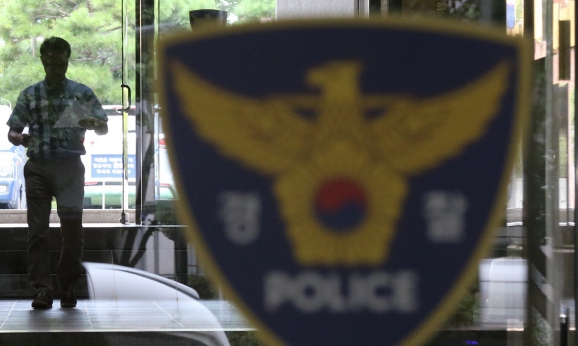 엽총 이어…읍사무소 공무원에 ‘휘발유 위협’