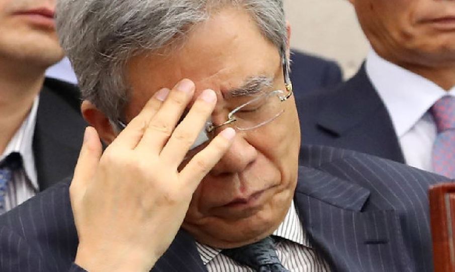 ‘강원랜드 골프 접대’ 김병준·함승희 1년 만에 불구속 입건