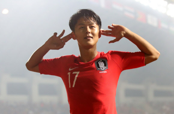 1일 오후(현지시간) 인도네시아 자와바랏주 보고르 치비농의 파칸사리 스타디움에서 열린 2018 자카르타·팔렘방 아시안게임 남자축구 결승전 한국과 일본의 경기. 이승우가 골을 넣은 뒤 환호하고 있다. 2018.9.1 연합뉴스