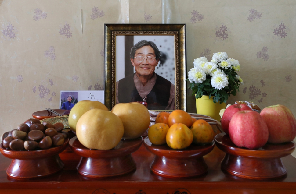 전남 보성농민회가 우리밀 음식으로 차린 백남기 열사의 추석 차례상. 보성/강재훈 선임기자 khan@hani.co.kr