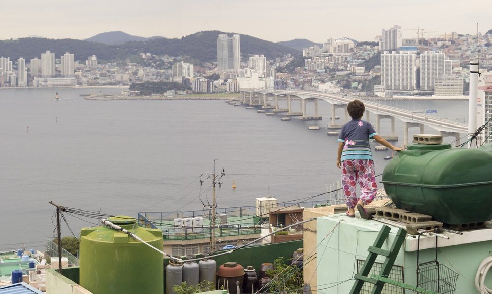 오늘의 조각 어슬렁거려 어제의 진실 포착