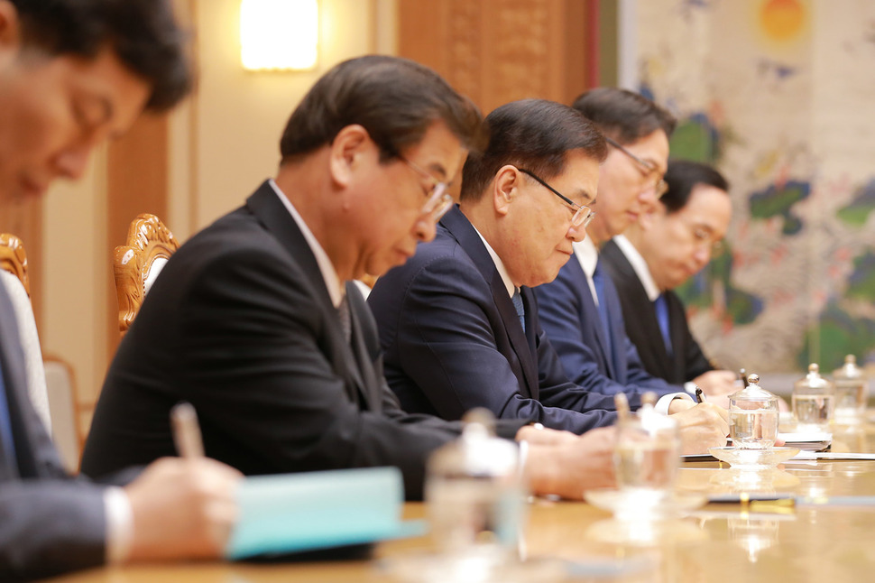 정의용 청와대 국가안보실장을 수석으로 하는 문재인 대통령의 대북 특별사절단이 5일평양을 방문해 김정은 위원장을 접견하고 있다. 청와대제공
