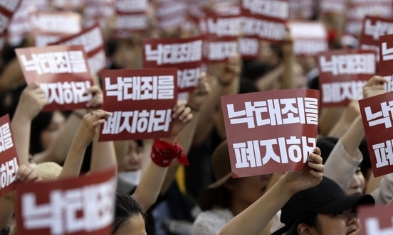 복지부, ‘낙태 반대 편향’ 논란에 “장관 직속 양성평등위 설치”