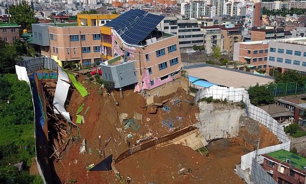 국토부 “상도동 붕괴현장에 전문가 지원…유사 현장 긴급 점검”