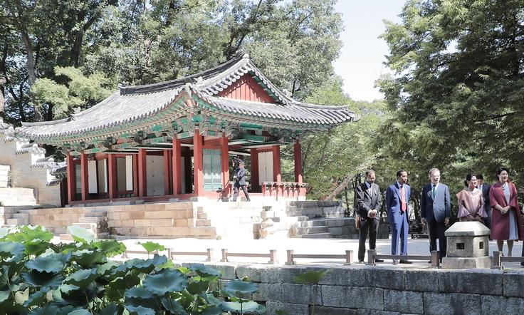 [화보] 문 대통령 부부, ‘가장 한국적인 궁궐’서 인니 정상 맞이