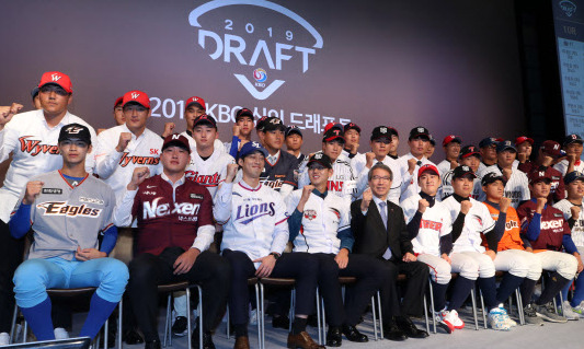 비선수 출신 투수 한선태, 엘지 입단…프로야구 사상 처음