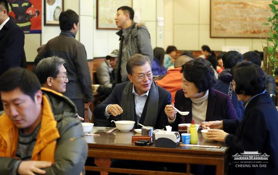 청와대 페이스북이 공개한 방중 당시 아침 식사 모습