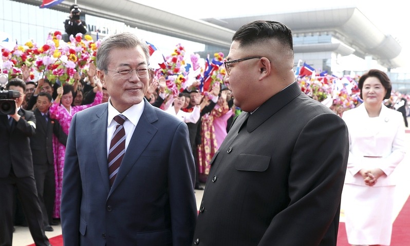 [포토] 문재인 대통령과 김정은 위원장, 평양 재회 순간