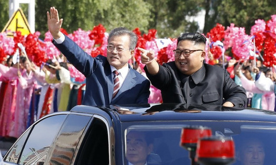 문 대통령 “백두산 갈 기회 여러번…북쪽으로 가려 사양했다”